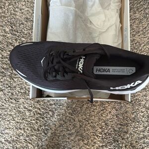 New Hoka Men’s Clifton 8 size 12d